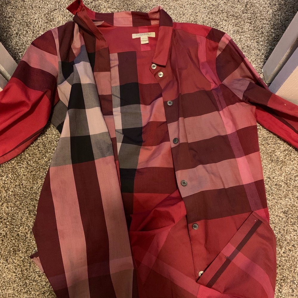 Women Burberry top